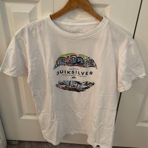 Quicksilver t shirt